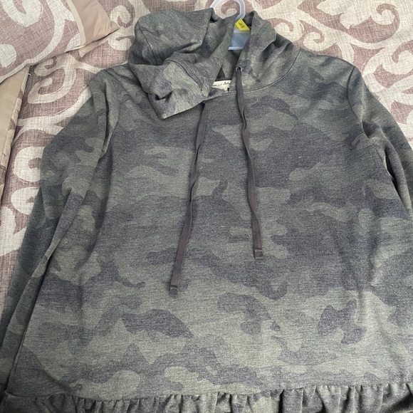 Top - Picture 2 of 2